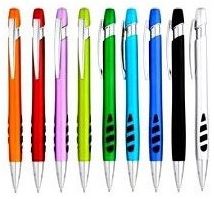 P272 ปากกาพลาสติก ปากกา ปากกาพรีเมี่ยม ปากกาพลาสติก พร้อมสกรีน สกรีนฟรี ของพรีเมี่ยม สินค้าพรีเมี่ยม ของนำเข้า สินค้านำเข้า ของแจก ของแถม ของชำร่วย มีให้เลือกหลายแบบค่ะ